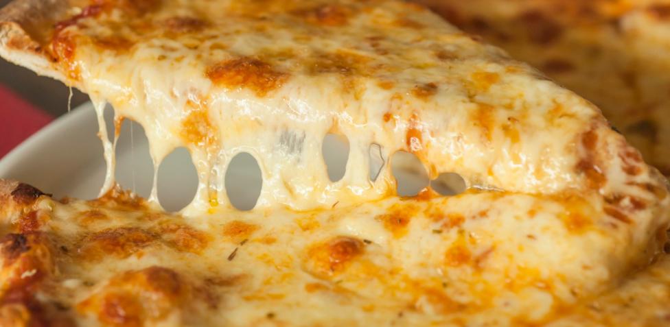 estilo de pizza con queso
