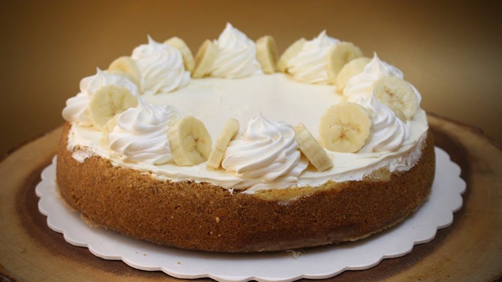 cheesecake de plátano con crema batida