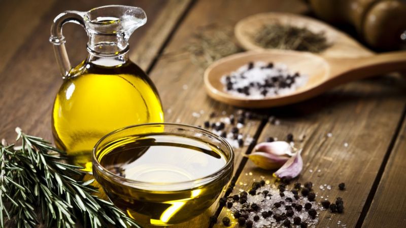 aceite de oliva, sal y pimienta