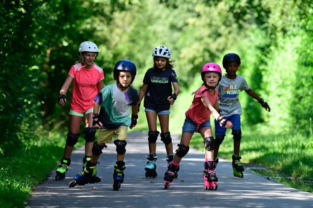 familia patinando