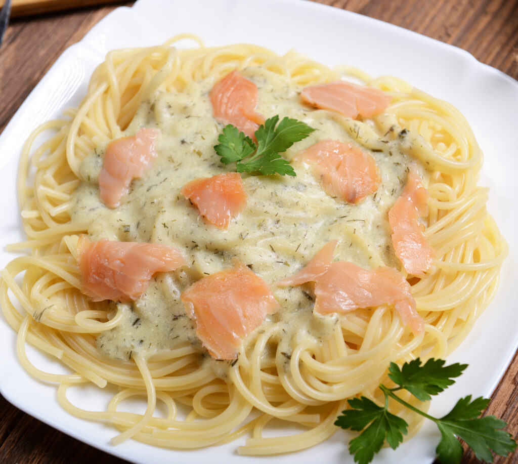 Pasta picante con salmón 